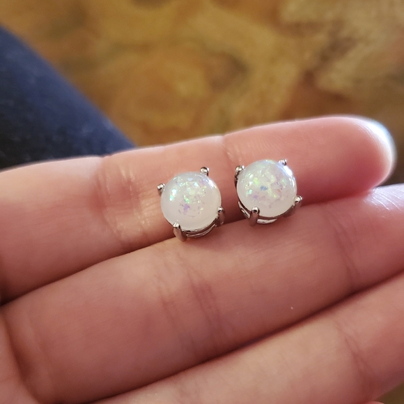 NWOT 8mm White Triplet Opal Stud Earrings - Picture 8 of 16